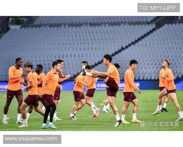 杭州绿城积极备战新赛季,庆祝中超复出十周年,球迷期待全新表现 杭州绿城积极备战新赛季,庆祝中超复出十周年,球迷期待全新表现